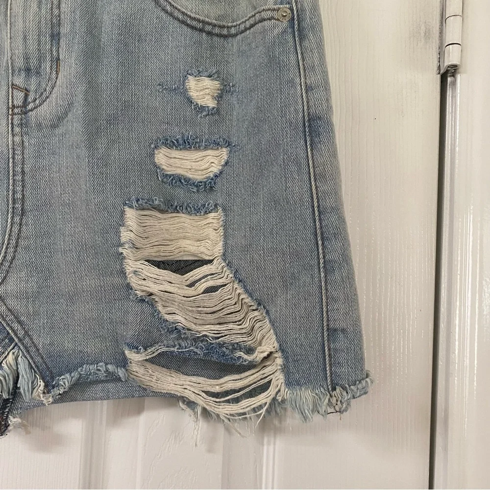 Express Straight Mini Mid Rise Distressed Light Wash Jean Denim Skirt Size 8 - Picture 4 of 14